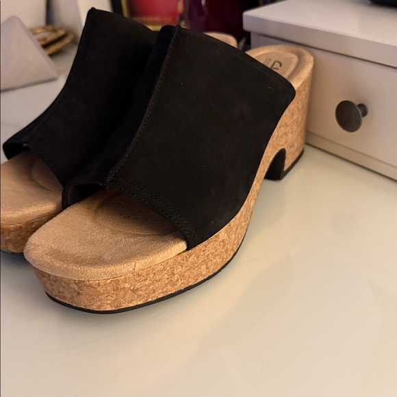 ♥️Clarks Collection Leather Wedge♥️ - Picture 8 of 8